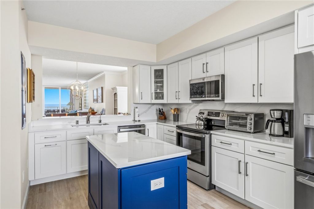 8866 N Sea Oaks Way, Unit 208, Vero Beach, FL 32963 Photo