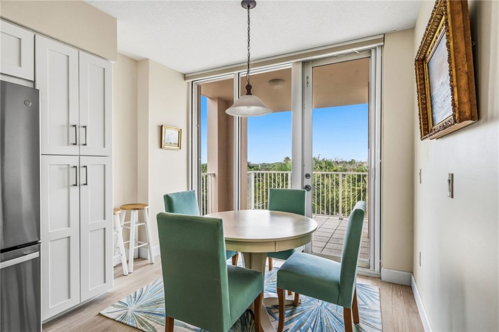 8866 N Sea Oaks Way, Unit 208, Vero Beach, FL 32963 Photo