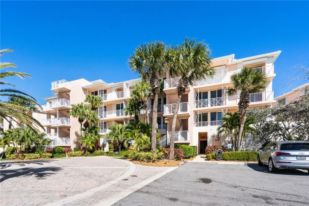 8866 N Sea Oaks Way, Unit 208, Vero Beach, FL 32963 Photo