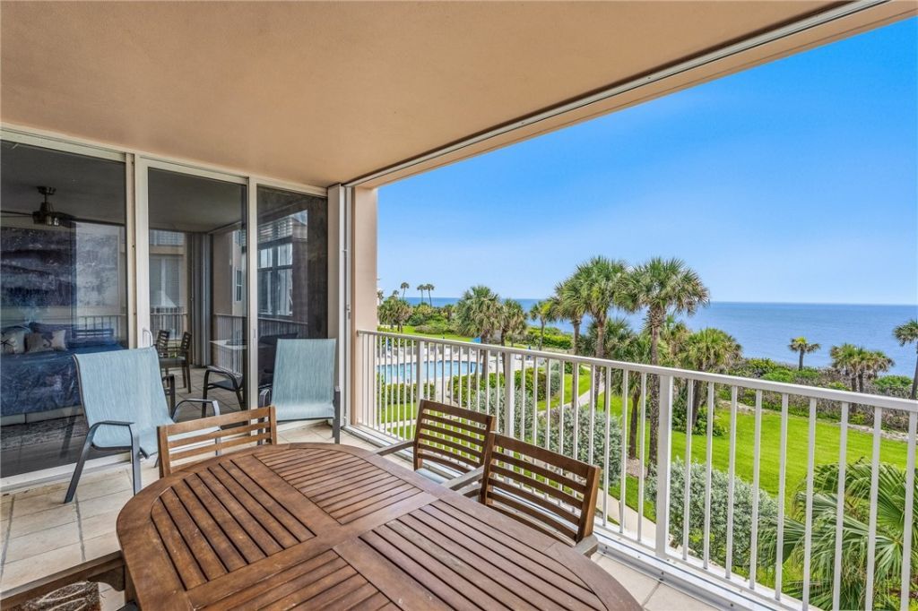 8866 N Sea Oaks Way, Unit 208, Vero Beach, FL 32963 Photo