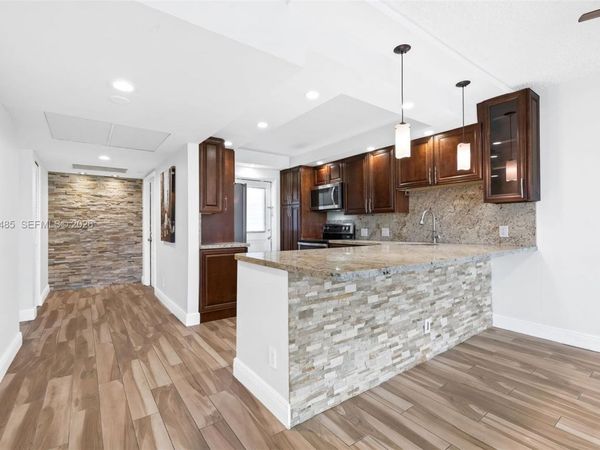 3050 N Palm Aire Dr , Unit 501, Pompano Beach, FL 33069
