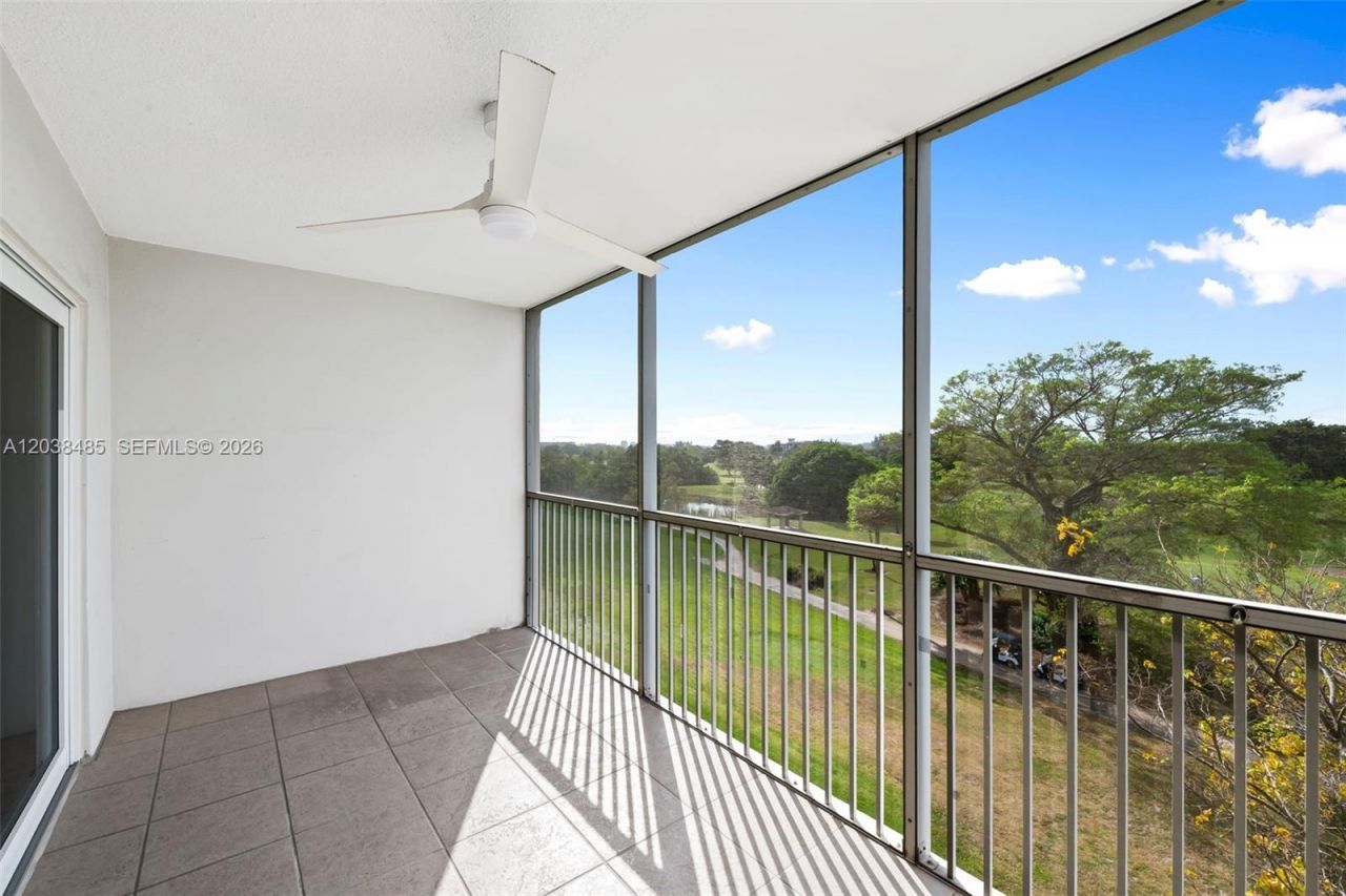 3050 N Palm Aire Dr, Unit 501, Pompano Beach, FL 33069 Photo