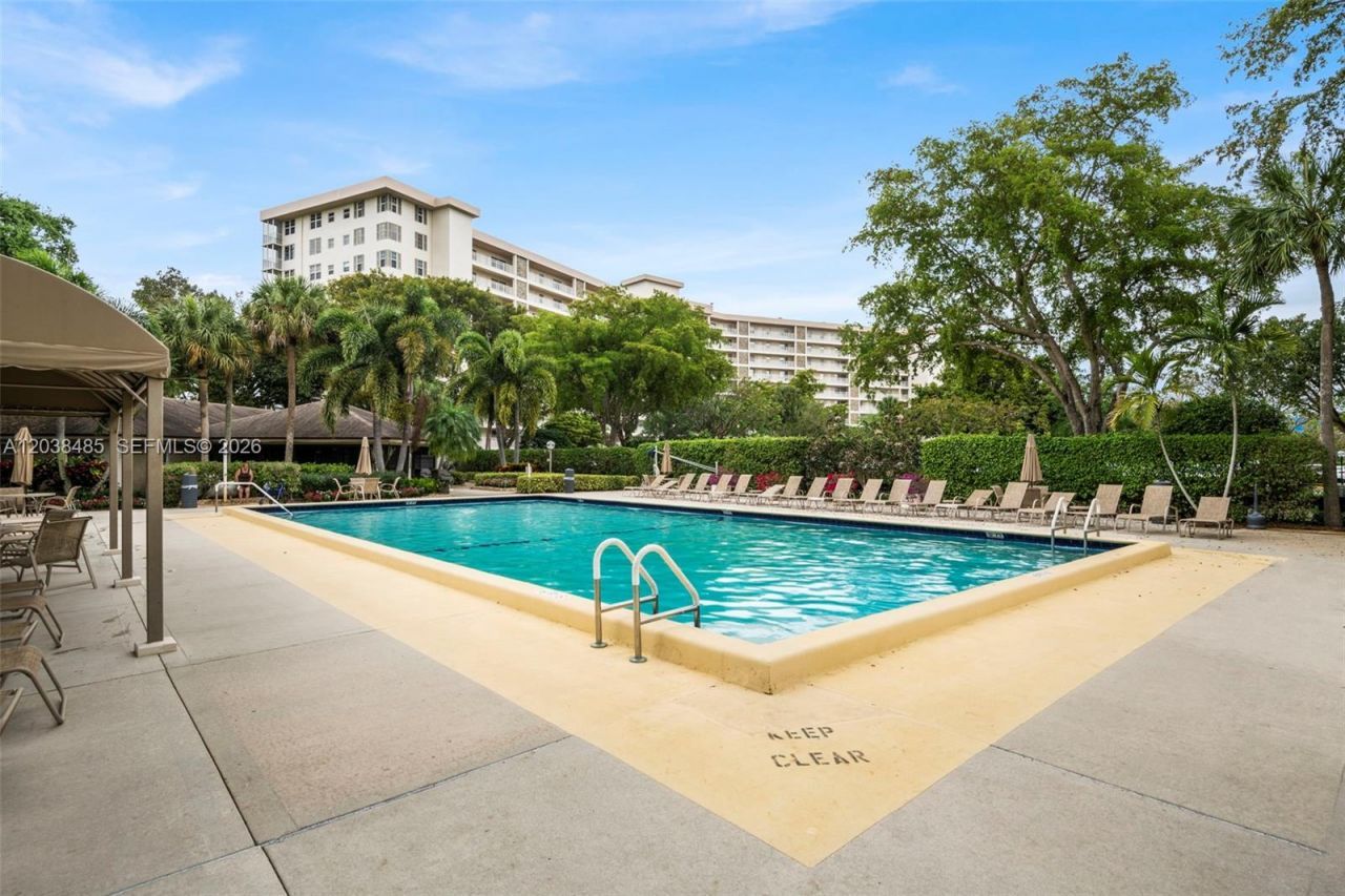 3050 N Palm Aire Dr, Unit 501, Pompano Beach, FL 33069 Photo