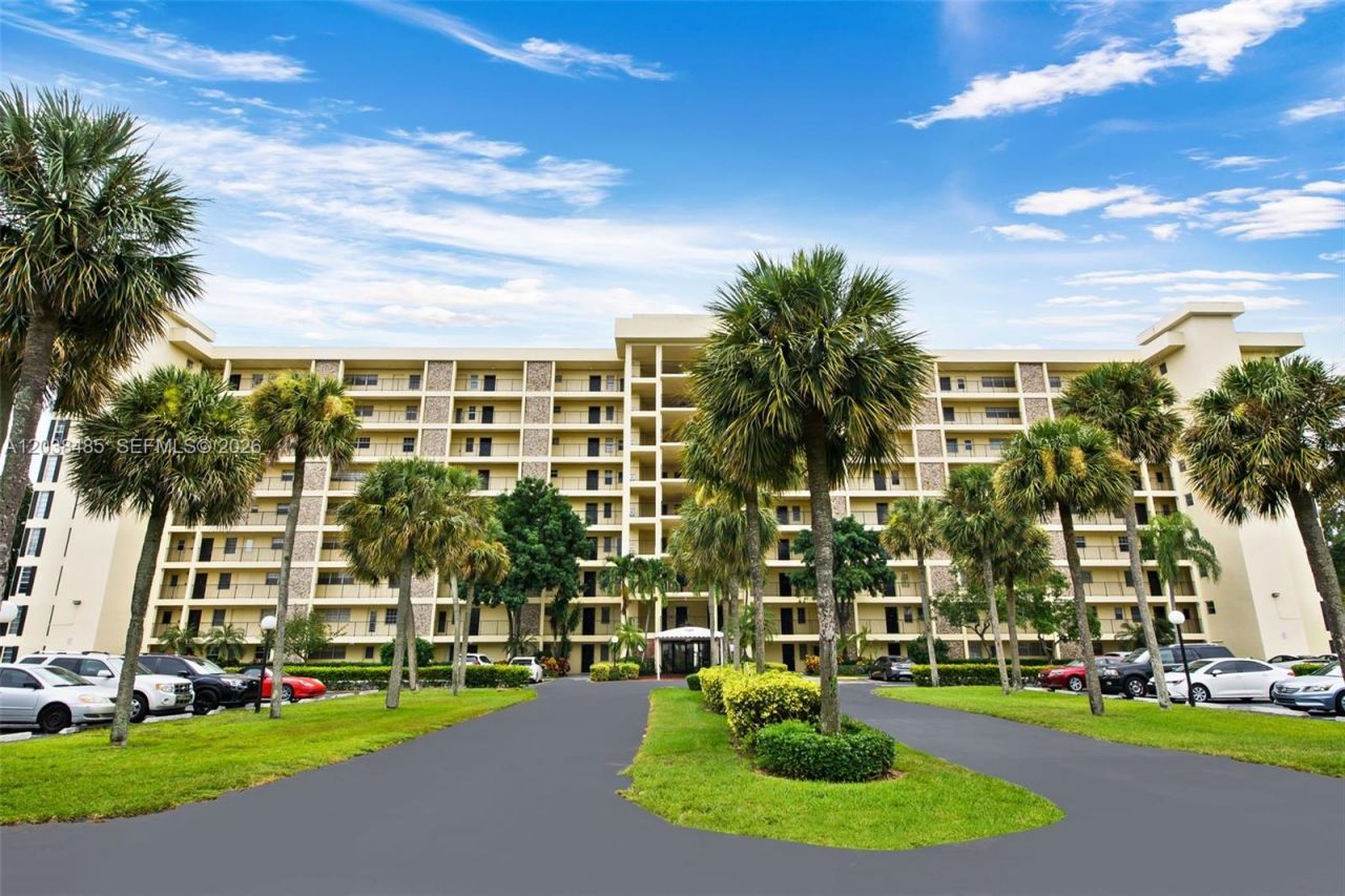 3050 N Palm Aire Dr, Unit 501, Pompano Beach, FL 33069 Photo