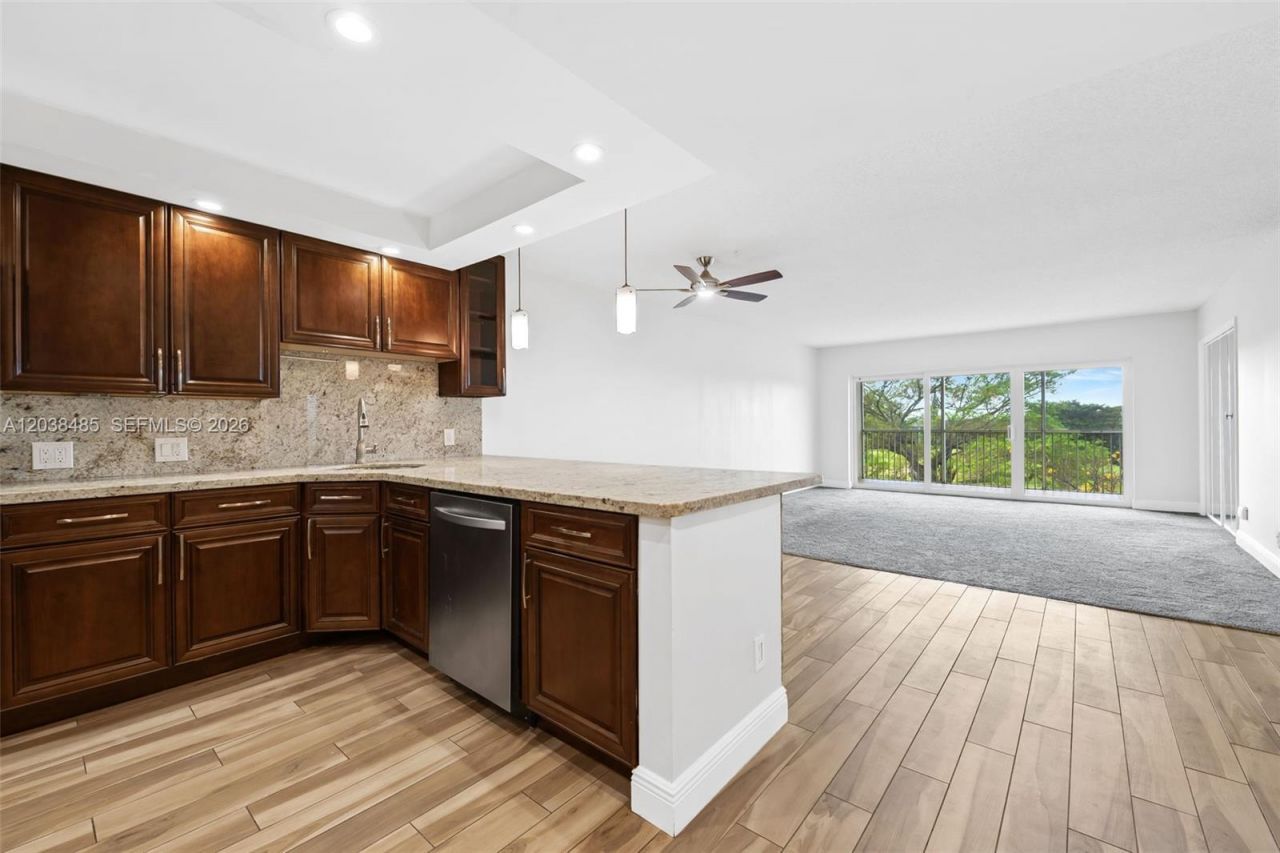 3050 N Palm Aire Dr, Unit 501, Pompano Beach, FL 33069 Photo