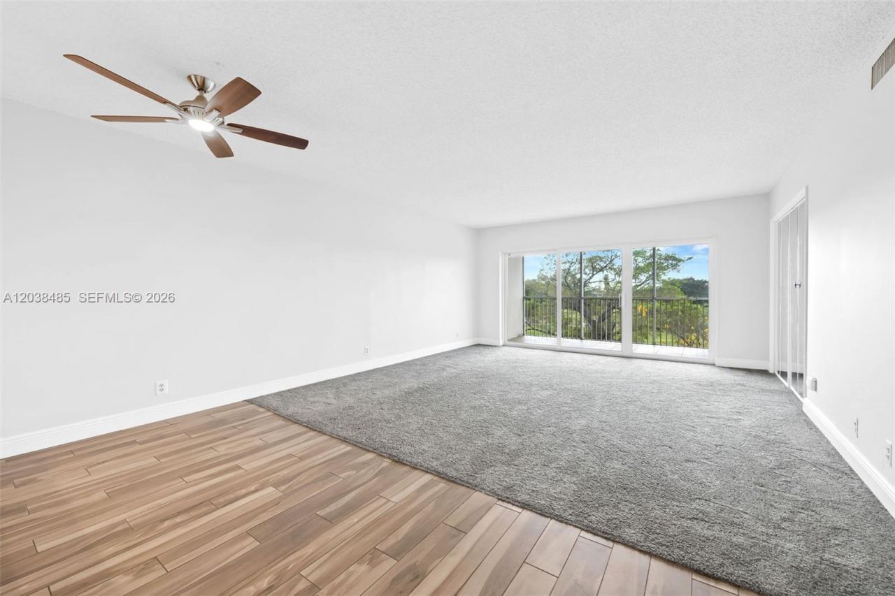 3050 N Palm Aire Dr, Unit 501, Pompano Beach, FL 33069 Photo