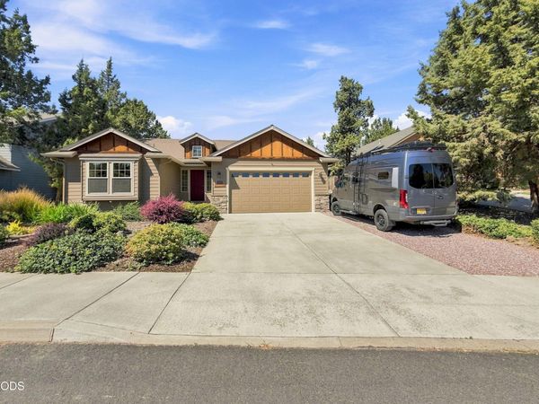 2021 SW 41st Street, Redmond, OR 97756