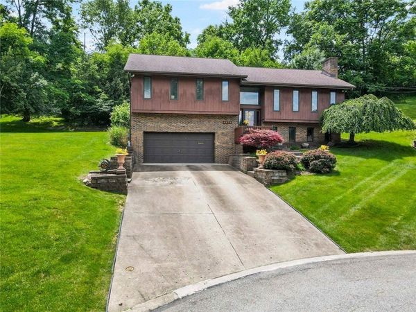 4874 Leona Dr , Pittsburgh, PA 15227