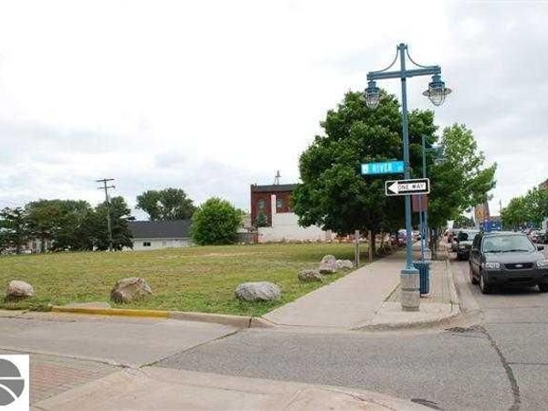 118 Portage W, Sault St Marie, MI 49783