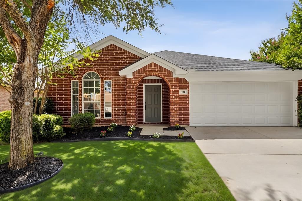 137 Flyaway Lane, Fort Worth, TX 76120 Main Photo