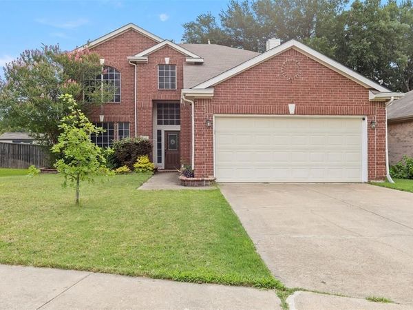 903 Summerbrook Drive, Euless, TX 76040