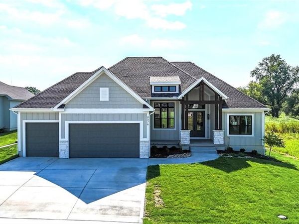 4137 Lake Shore Drive, Basehor, KS 66007