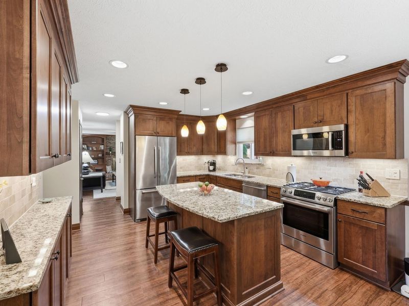 3858 Cypress Creek Drive, Columbus, OH 43228 Photo 8