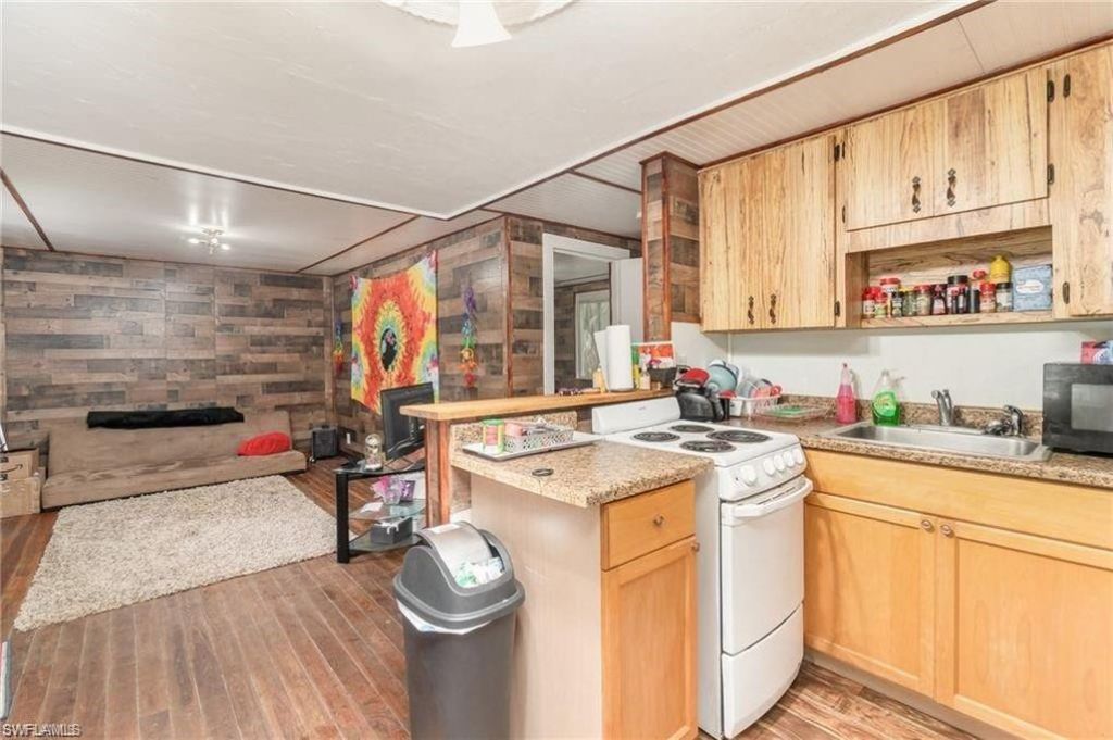 102 3rd St , Fort Myers, FL 33907 Photo