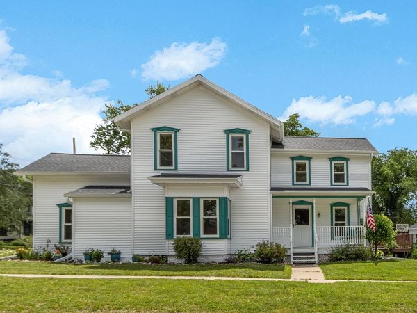 7 E Rollin Street, Edgerton, WI 53534