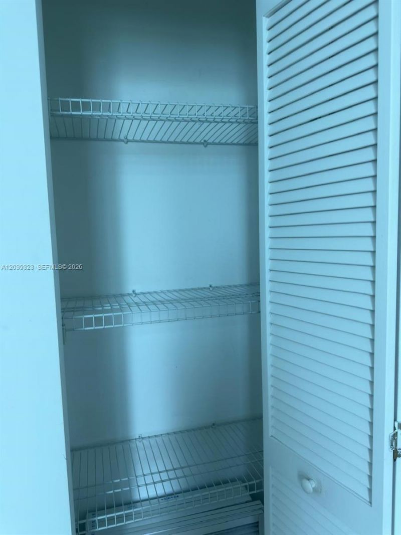 300 S Biscayne Blvd , Unit T-3703, Miami, FL 33131 Photo