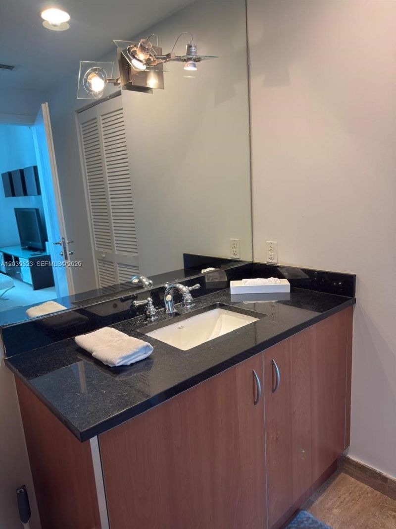 300 S Biscayne Blvd , Unit T-3703, Miami, FL 33131 Photo