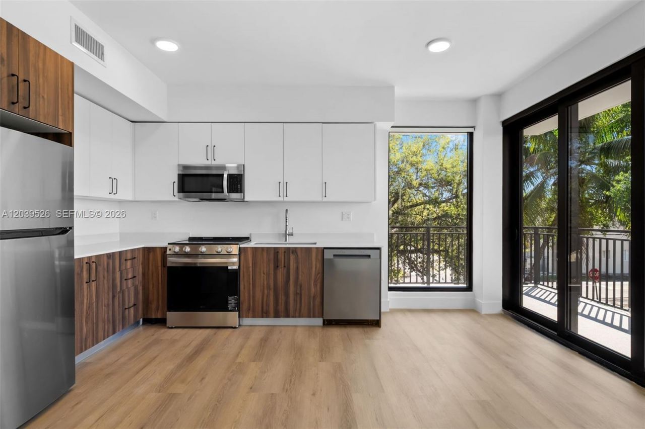 2479 NE 192nd St, Unit 105, Miami, FL 33180 Main Photo