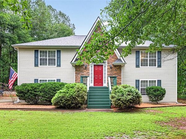 130 Creek Drive , Locust Grove, GA 30248