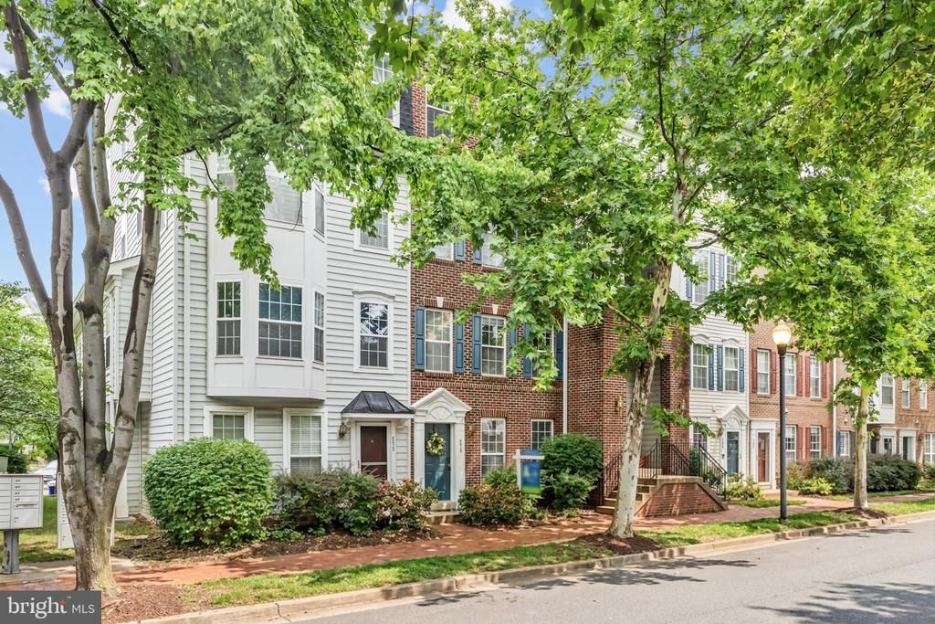 273 Cameron Station Boulevard, Alexandria, VA 22304 Main Photo