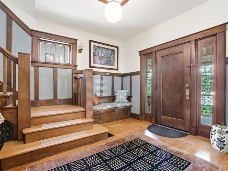 573 Evanswood Place, Cincinnati, OH 45220 Photo 4