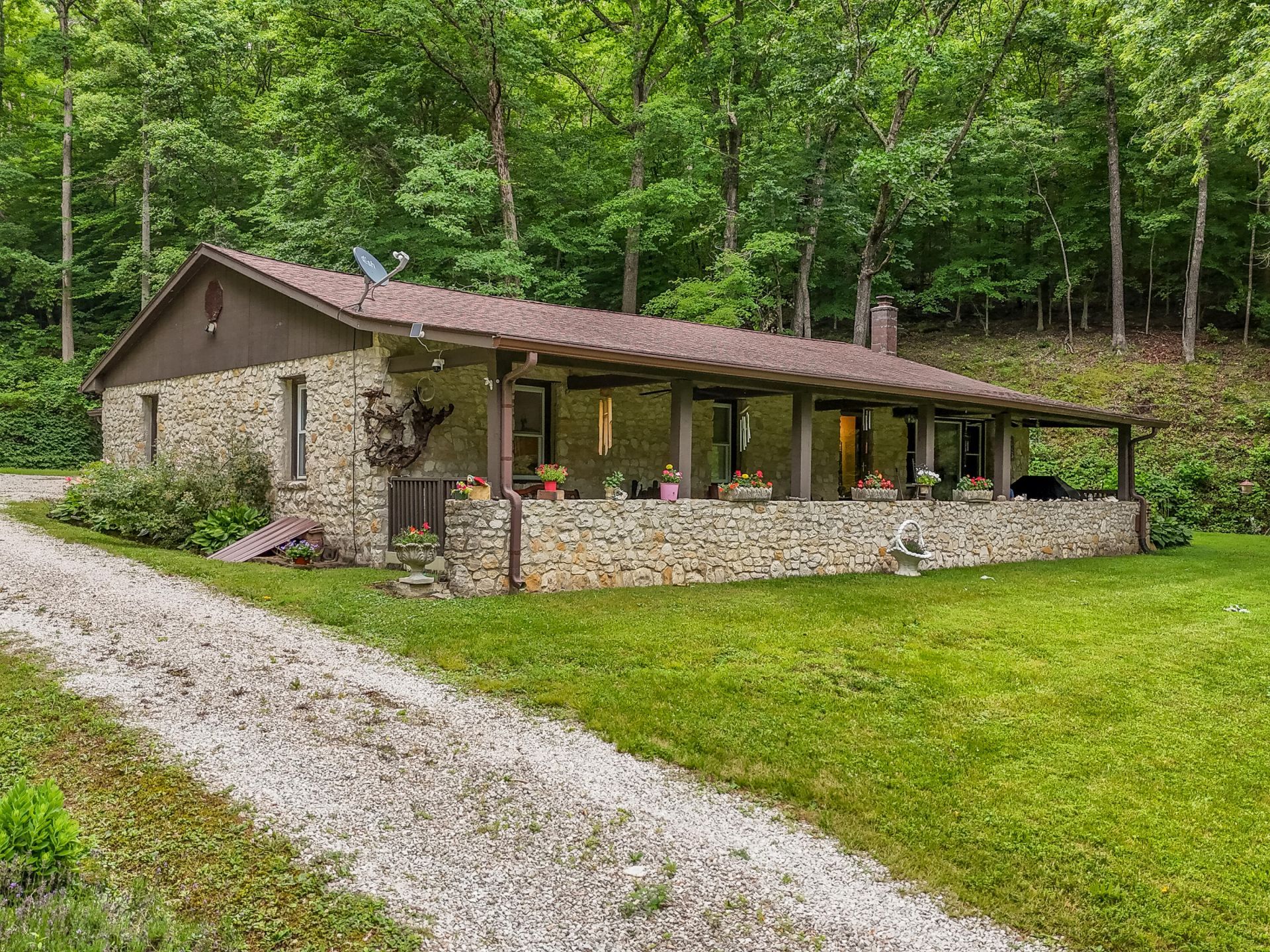 16596 W US. Highway 60, Olive Hill, KY 41164