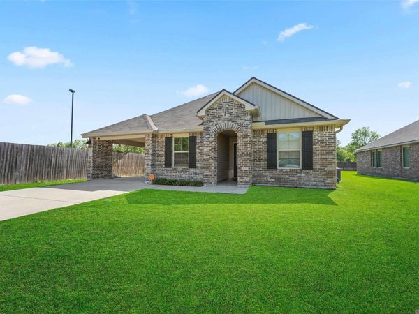 30814 Ava Ln, Walker, LA 70785