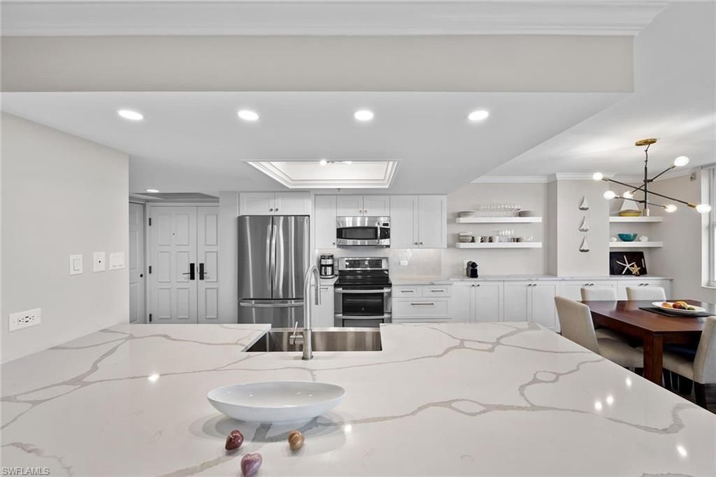 6585 Nicholas Blvd, Unit 805, Naples, FL 34108 Photo