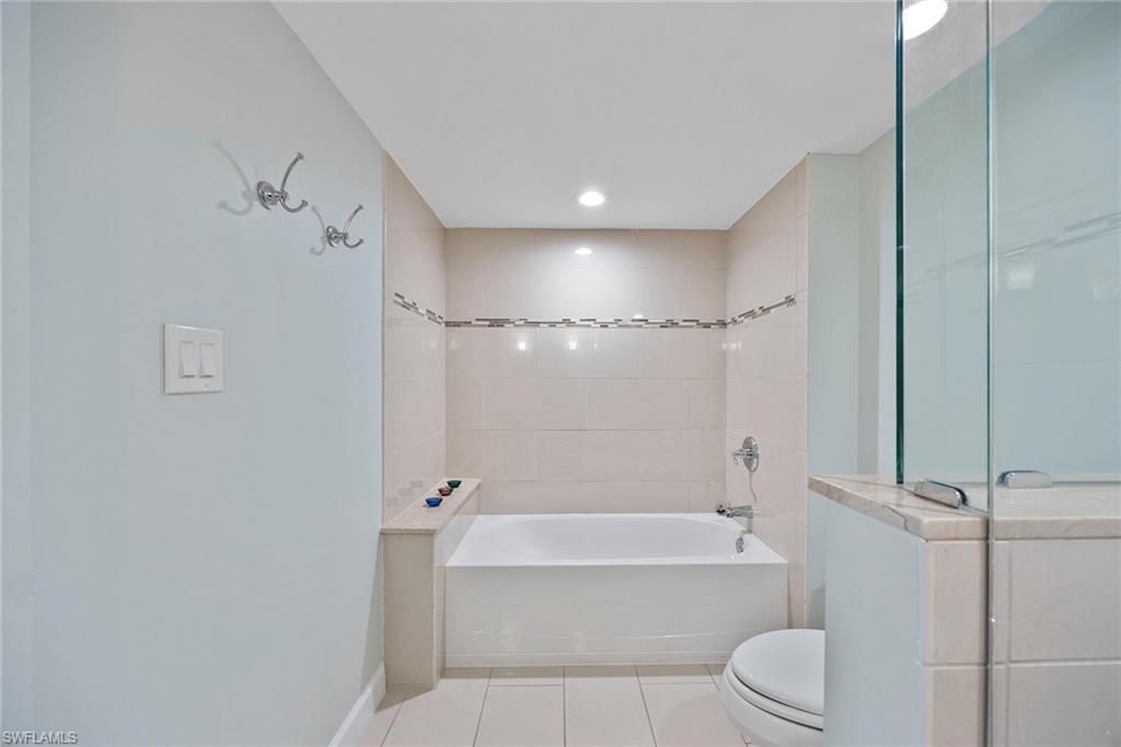 6585 Nicholas Blvd, Unit 805, Naples, FL 34108 Photo