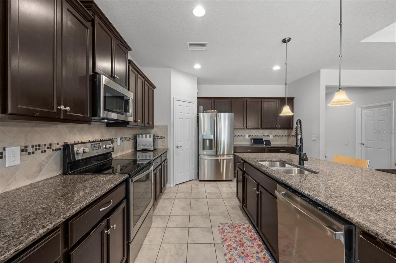 2212 Landside Drive, Valrico, FL 33594 Photo