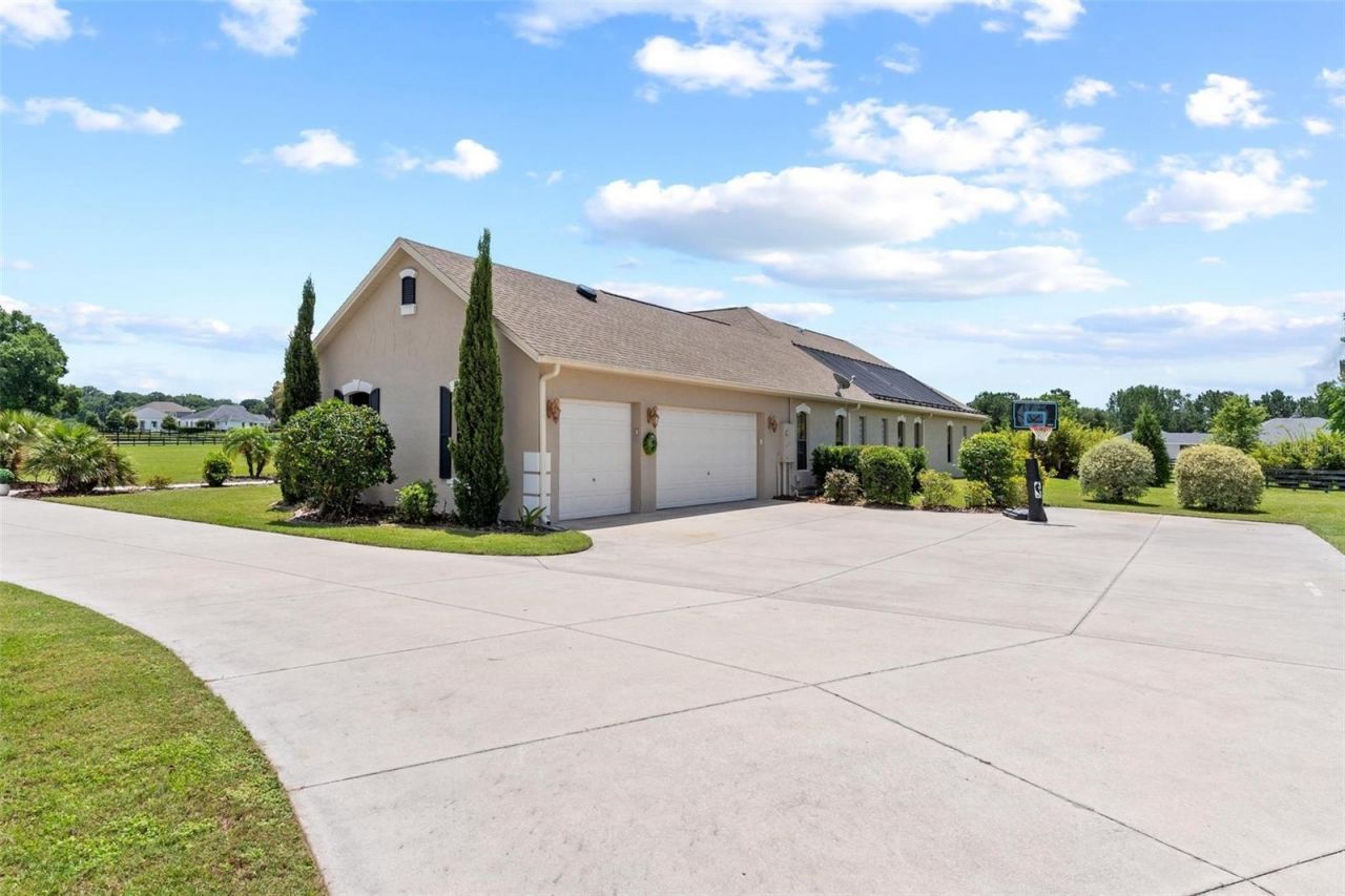 2587 NE 108th Lane, Oxford, FL 34484 Photo