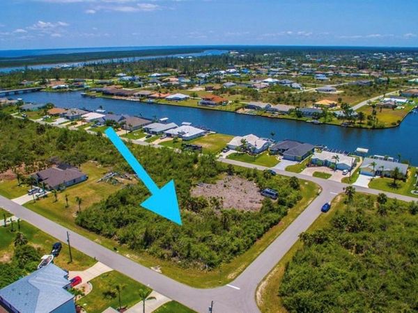 15531 AQUA CIRCLE , PORT CHARLOTTE, FL 33981
