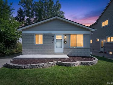 934 Harvard Road, Berkley, MI 48072