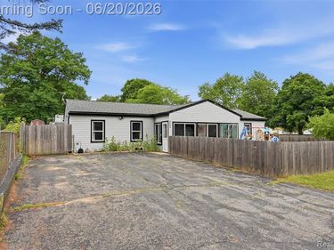 3604 Minton Road, Lake Orion Vlg, MI 48359