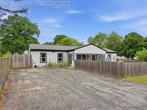 3604 Minton Road, Lake Orion Vlg, MI 48359