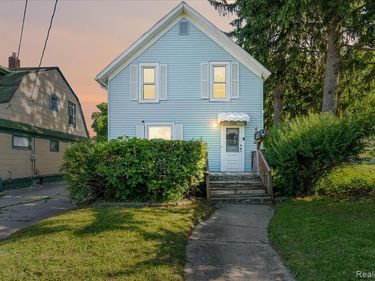 726 W Willow Street, Lansing, MI 48906