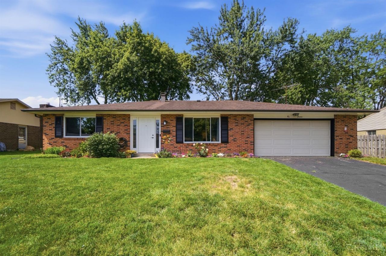 1015 Derringer Drive, Englewood, OH 45322 Main Photo