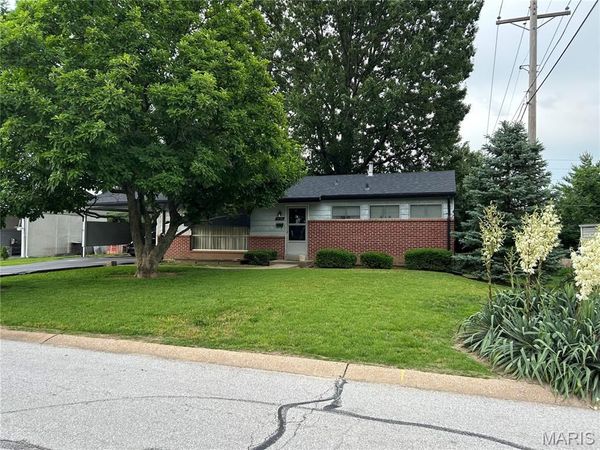 1228 Arrowhead Drive, Olivette, MO 63132