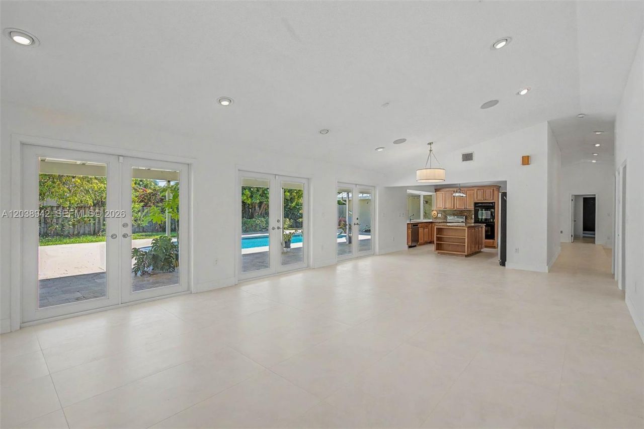 8021 SW 162nd St, Palmetto Bay, FL 33157 Photo