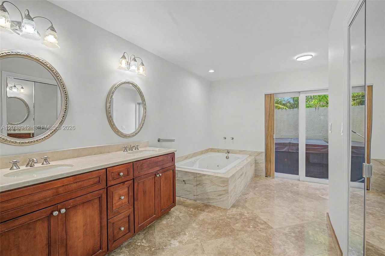 8021 SW 162nd St, Palmetto Bay, FL 33157 Photo