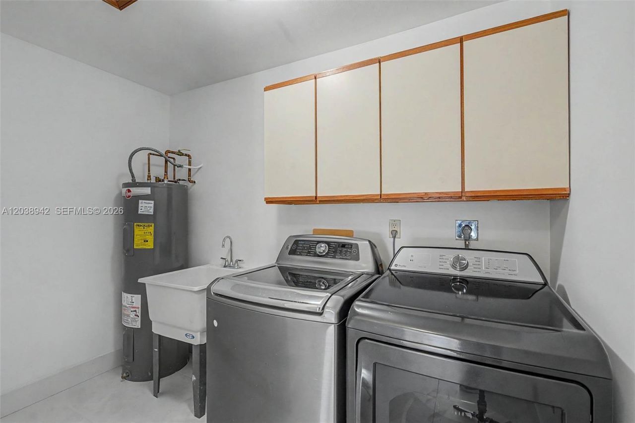 8021 SW 162nd St, Palmetto Bay, FL 33157 Photo