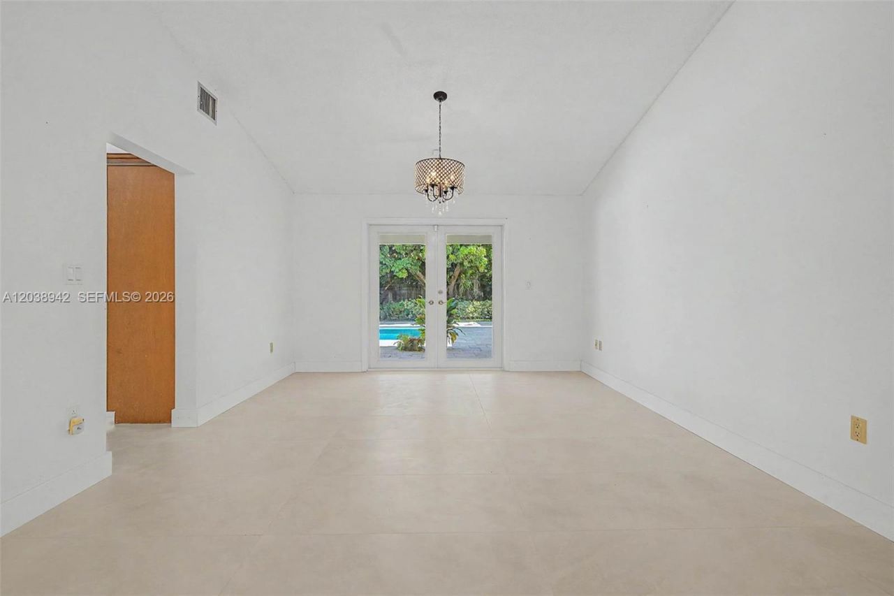 8021 SW 162nd St, Palmetto Bay, FL 33157 Photo