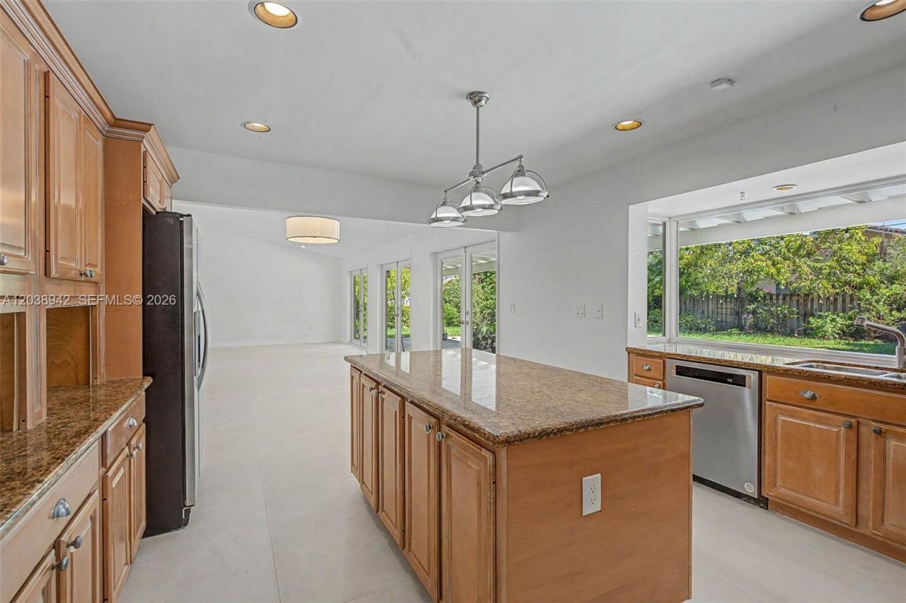 8021 SW 162nd St, Palmetto Bay, FL 33157 Photo