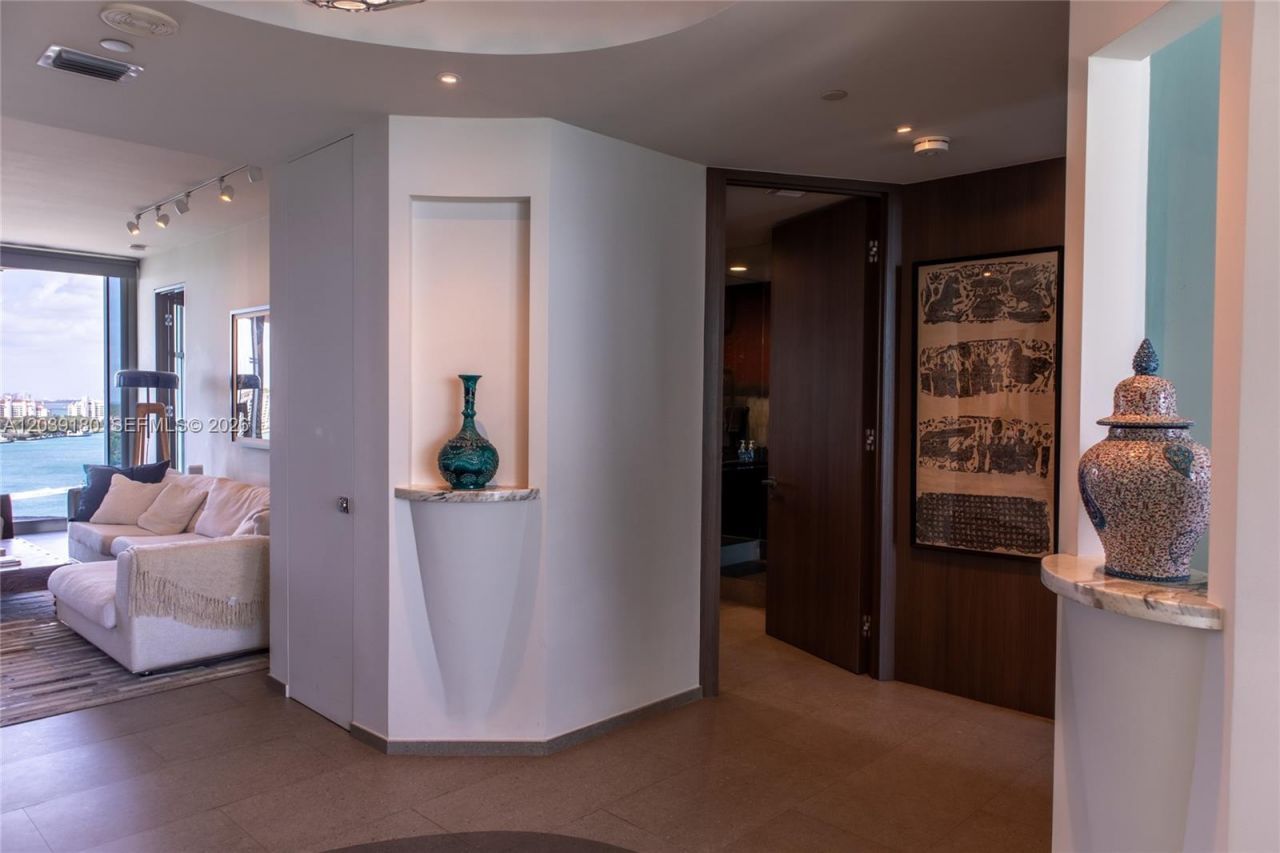300 S Pointe Dr , Unit 1502, Miami Beach, FL 33139 Photo