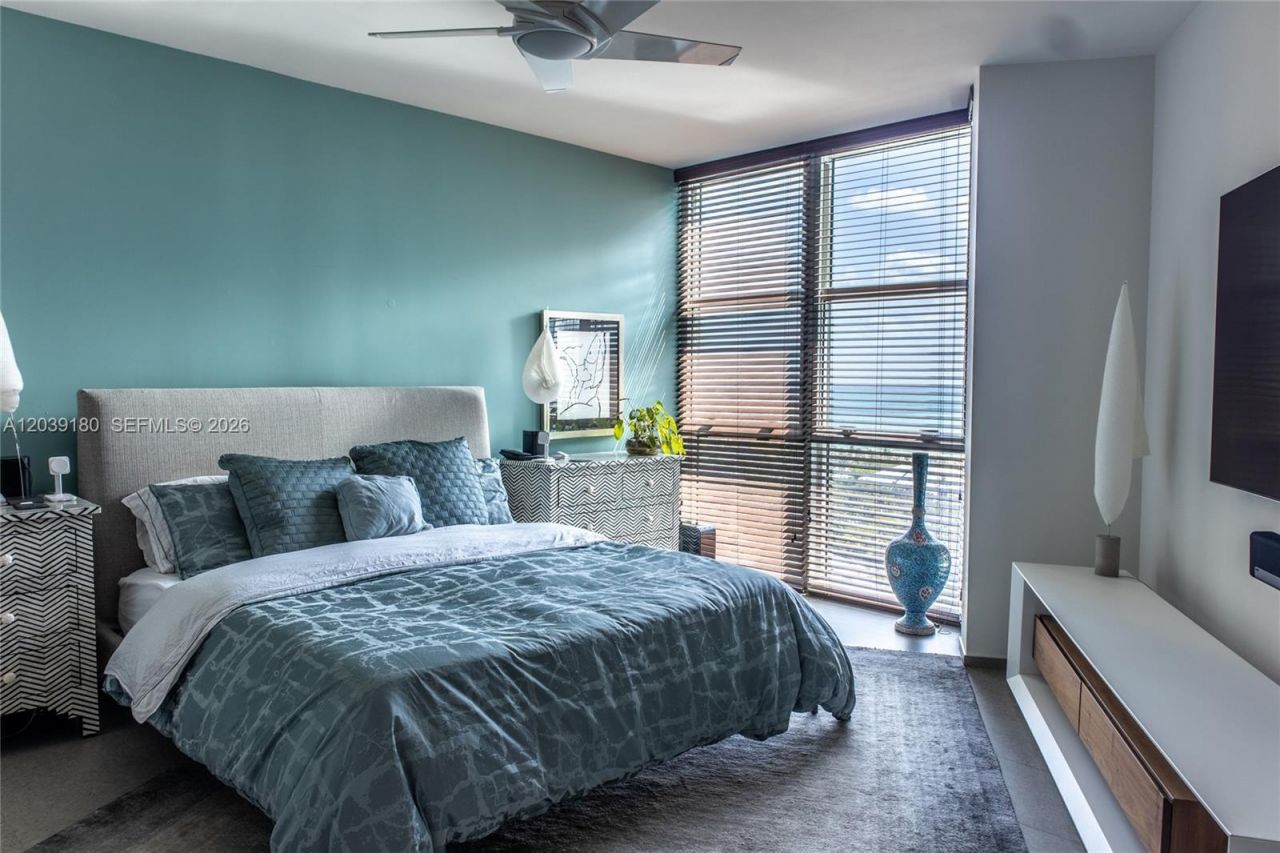 300 S Pointe Dr , Unit 1502, Miami Beach, FL 33139 Photo