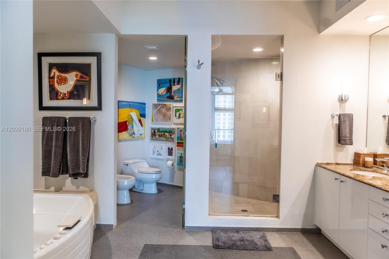 300 S Pointe Dr , Unit 1502, Miami Beach, FL 33139 Photo