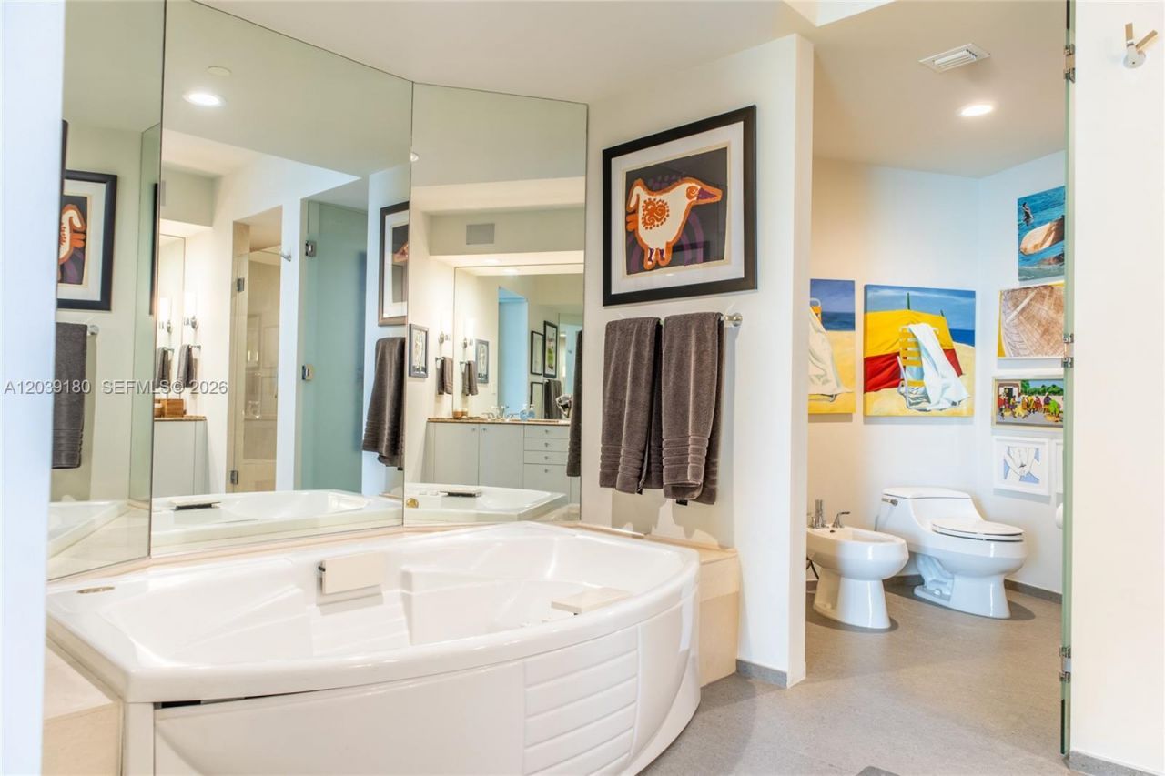 300 S Pointe Dr , Unit 1502, Miami Beach, FL 33139 Photo