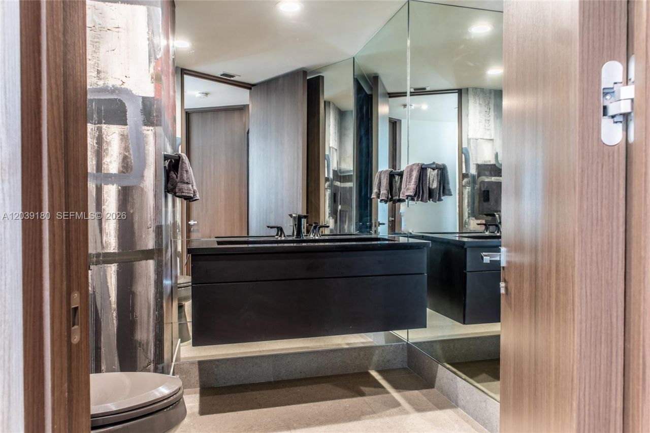300 S Pointe Dr , Unit 1502, Miami Beach, FL 33139 Photo