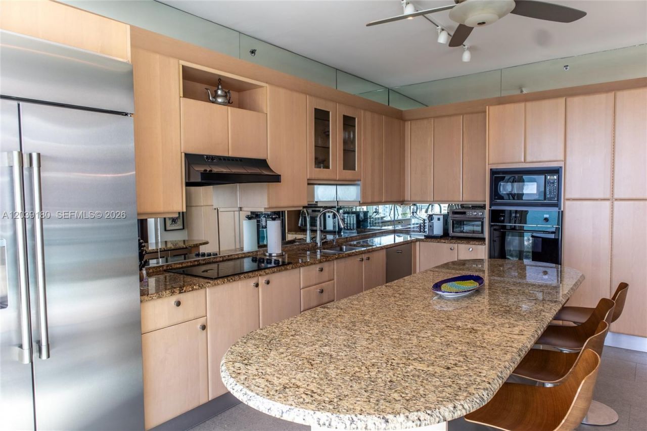 300 S Pointe Dr , Unit 1502, Miami Beach, FL 33139 Photo