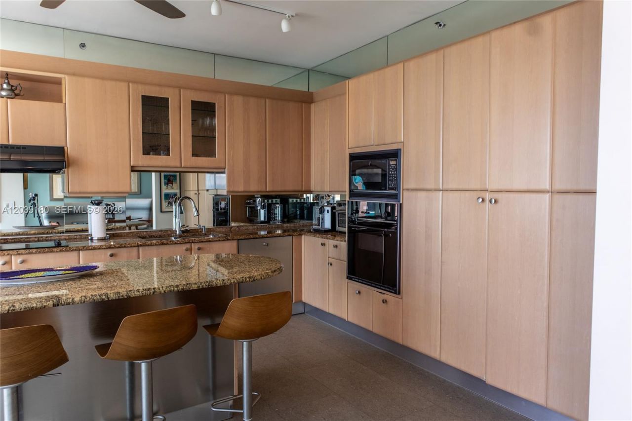 300 S Pointe Dr , Unit 1502, Miami Beach, FL 33139 Photo